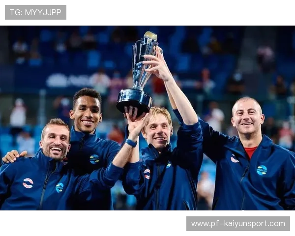 加拿大历史性一刻,戴维斯与国民共庆荣耀